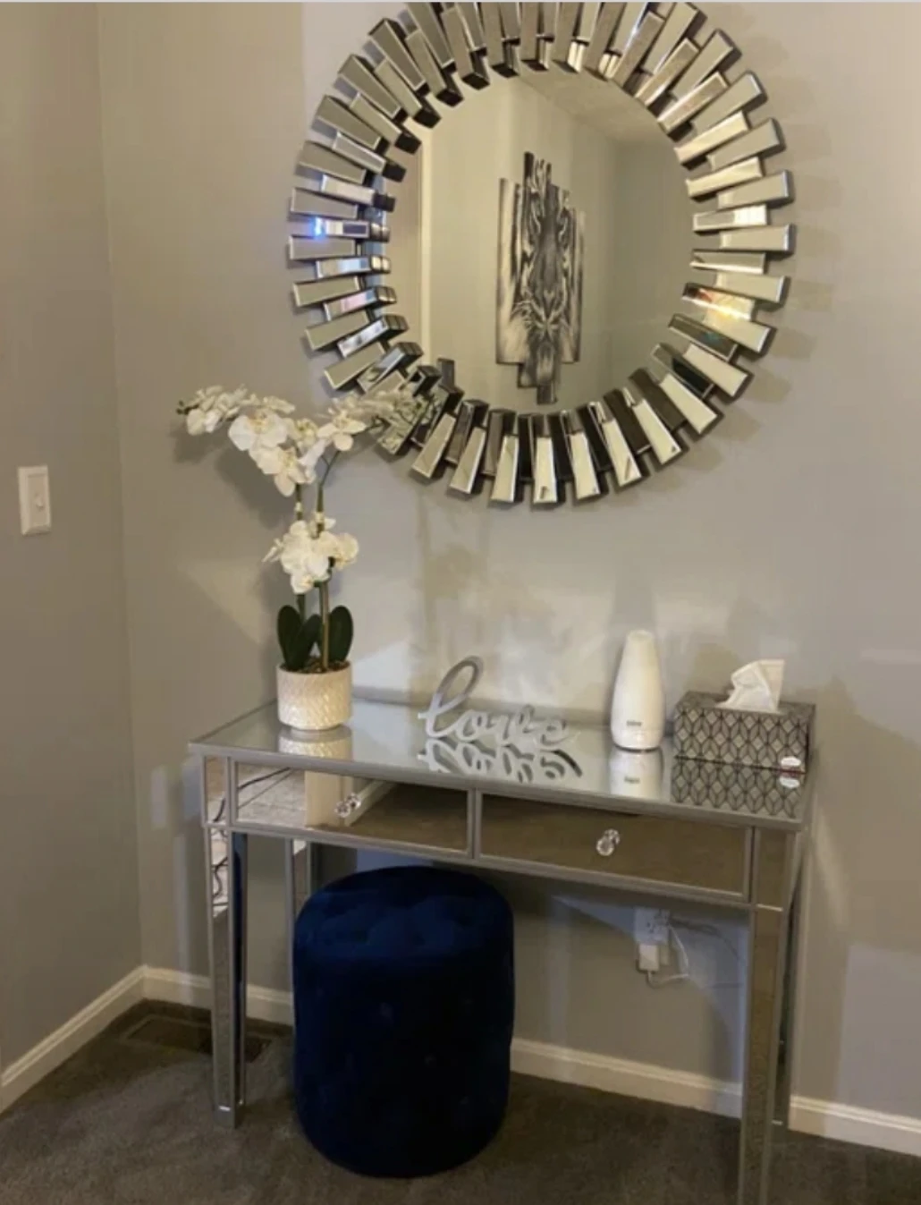 Table plus mirror and stool