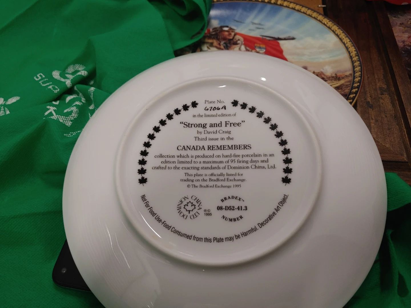Canada Remembers "Strong and Free" Collector Plate - photo 2
