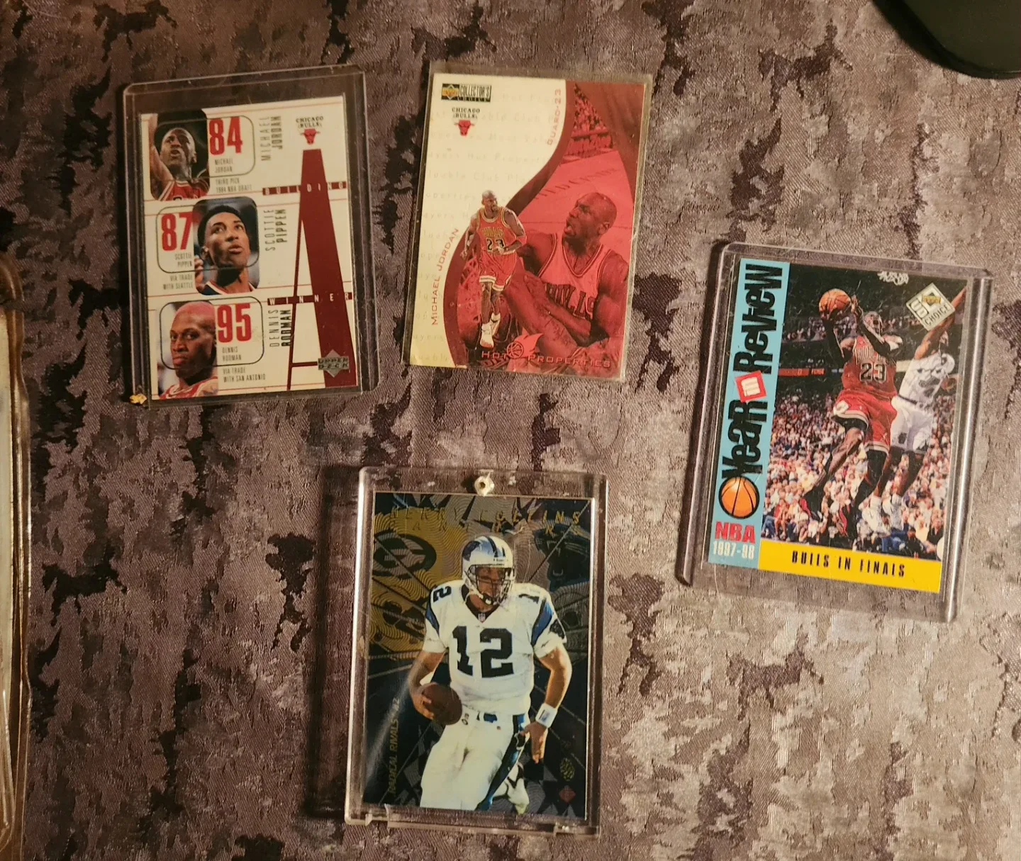 Collectibles Lot  Michael Jordan Brett Favre Figures & Cards - photo 2
