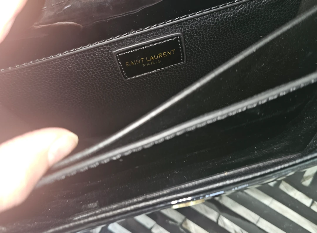 Saint Laurent Paris Black Patent Leather Shoulder Bag - photo 3