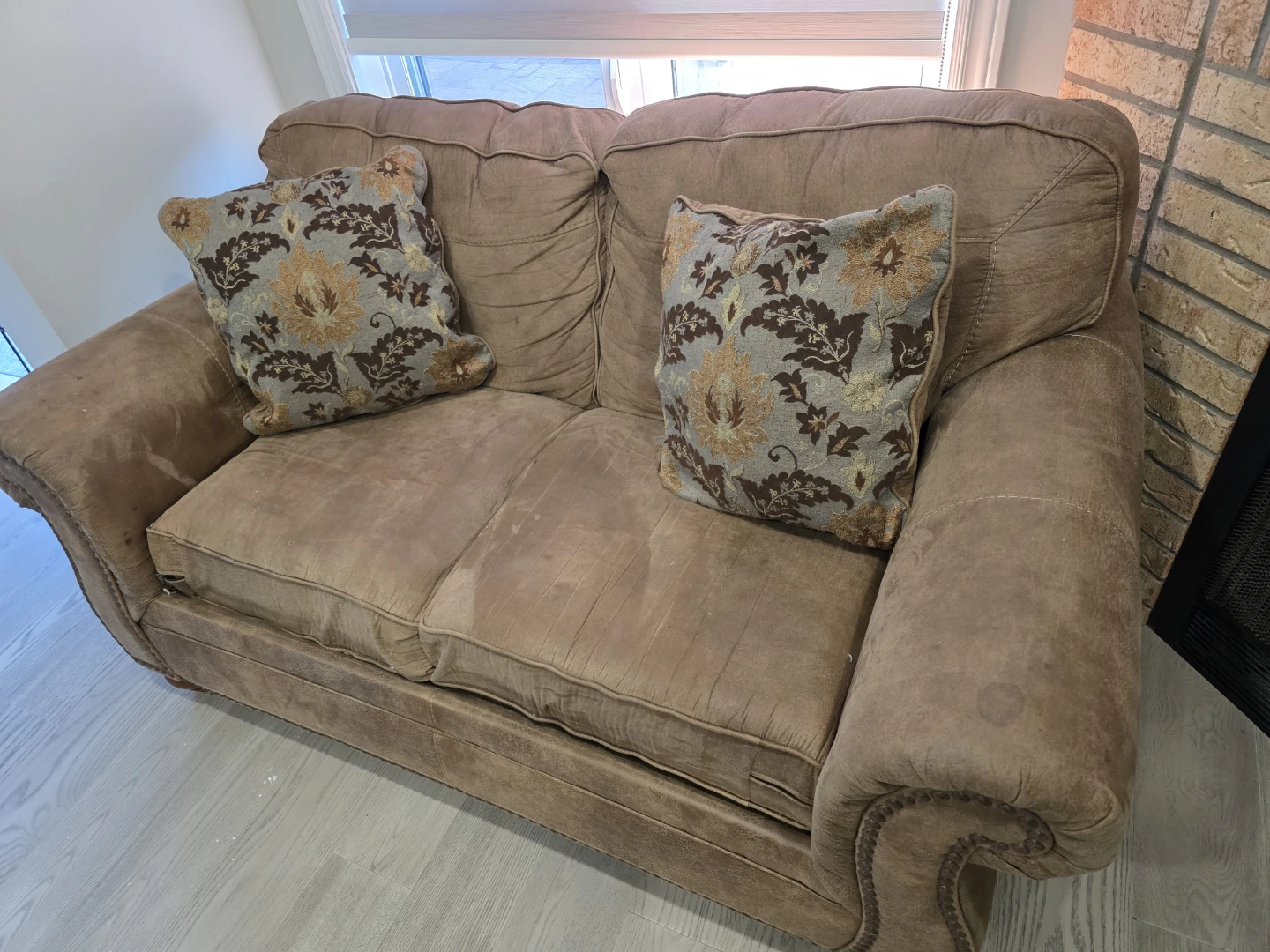 Stylish and cozy Sofa & love seat - photo 3