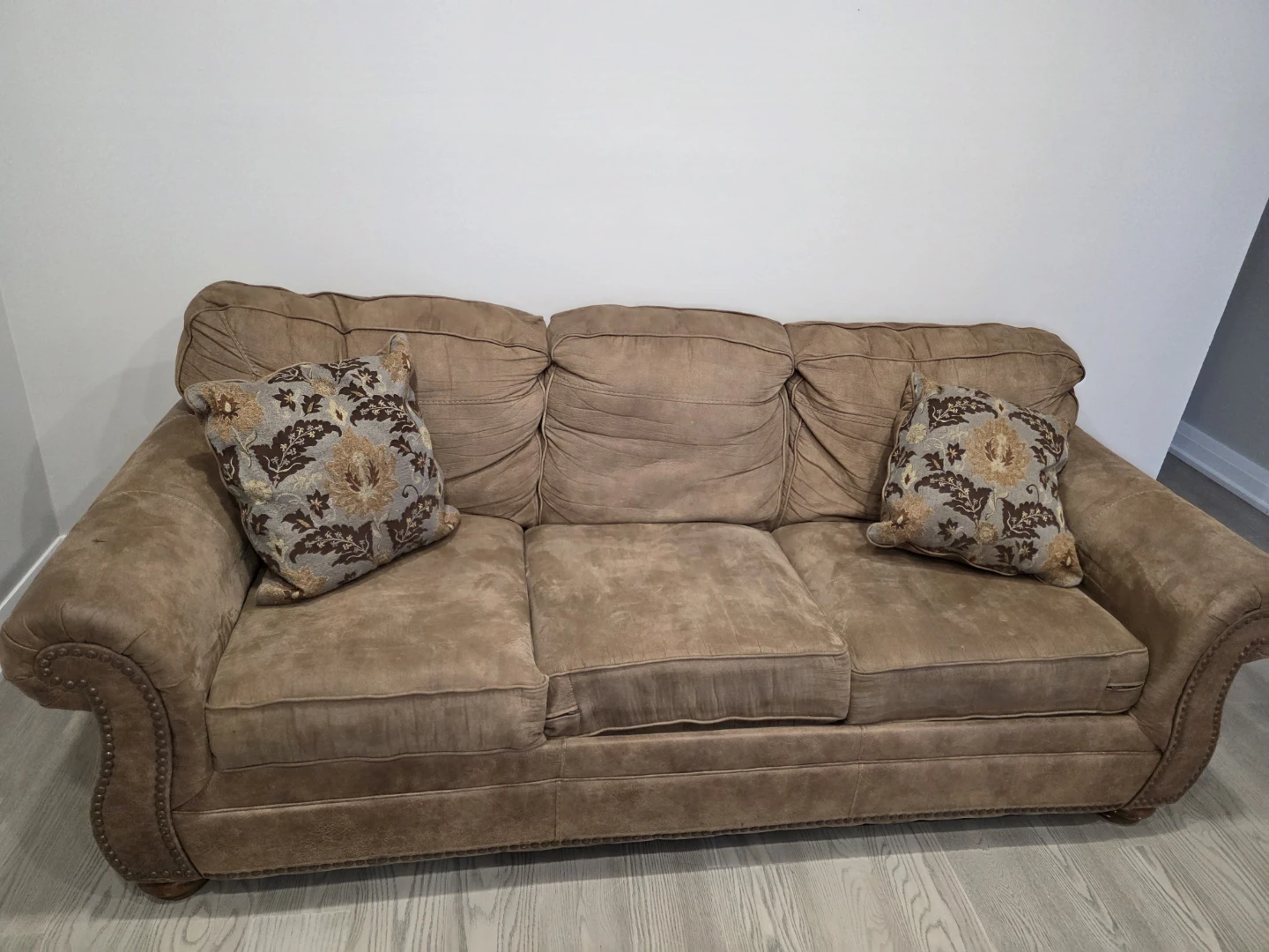 Stylish and cozy Sofa & love seat - photo 4