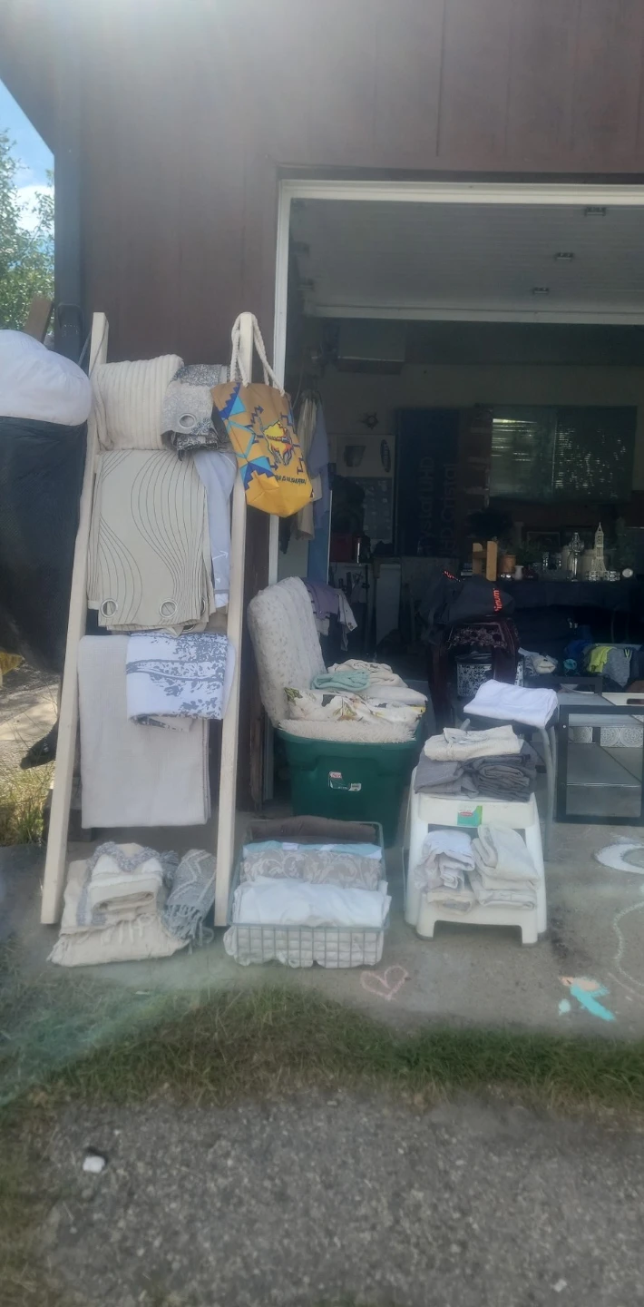 HUGE Garage Sale ! - photo 3