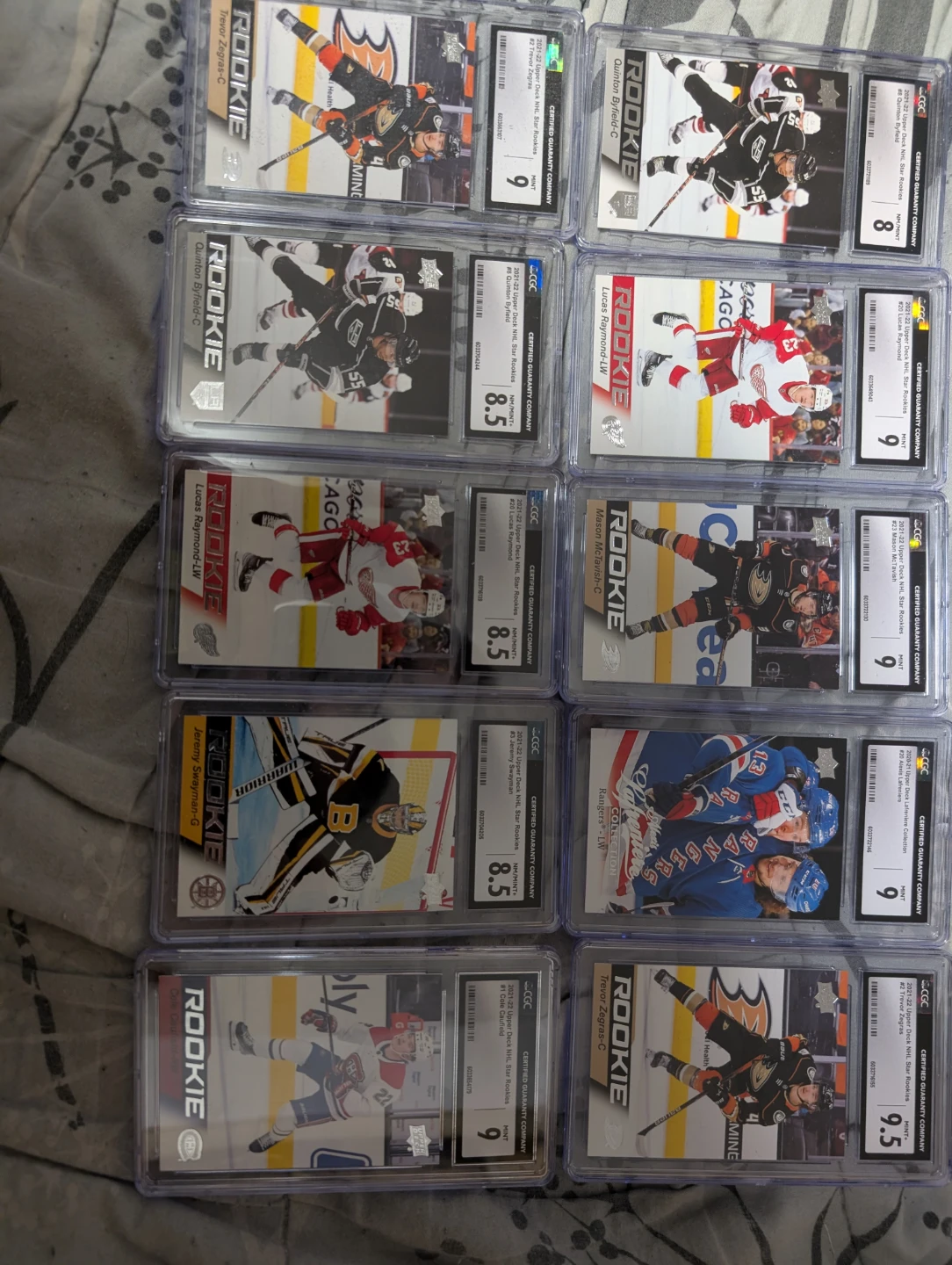 Lot of 10 Graded Rookie Hockey Cards - photo 3