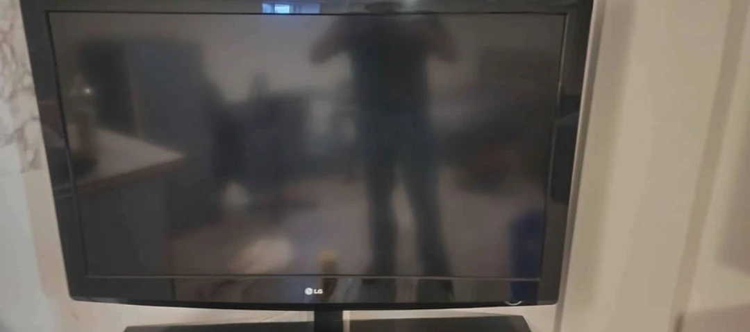 3 TVs for Sale ASIS 1 working - photo 4