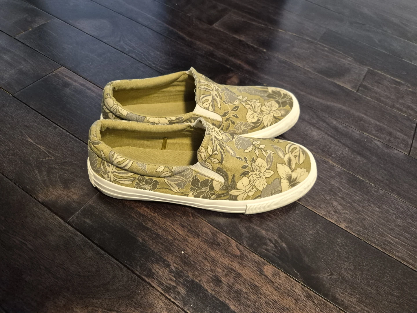 American Eagle Slip-On Shoes