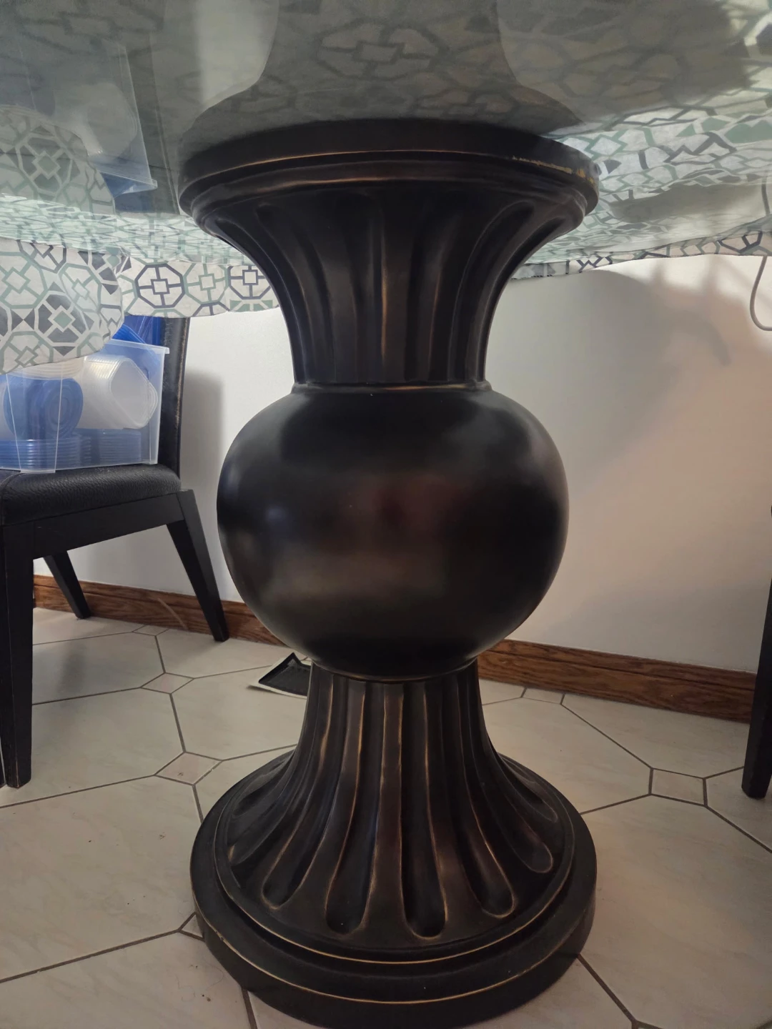 Round glass Table with Pedestal Base - photo 3