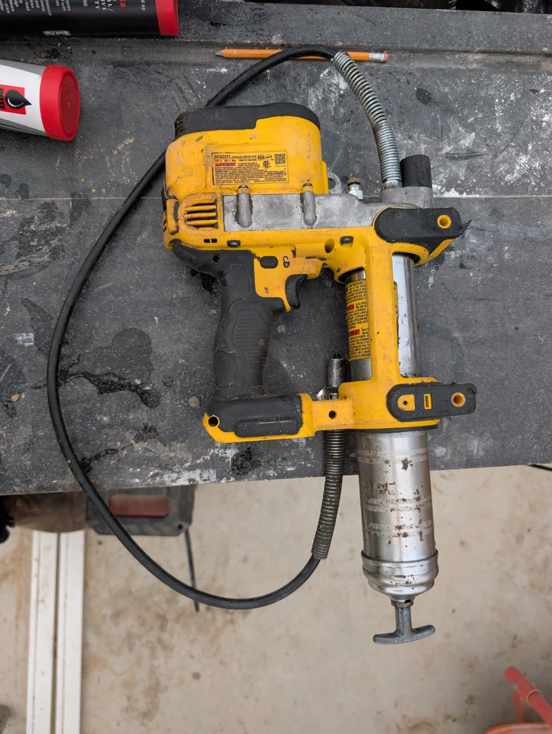 DeWalt 20V MAX Cordless Grease Gun - photo 2