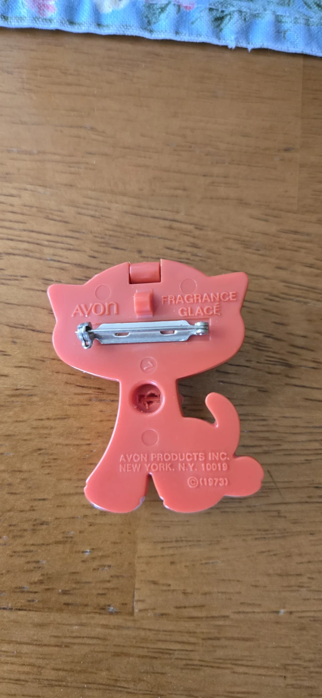 Vintage Fragrance Glace Cat Pin from 1973 - photo 2