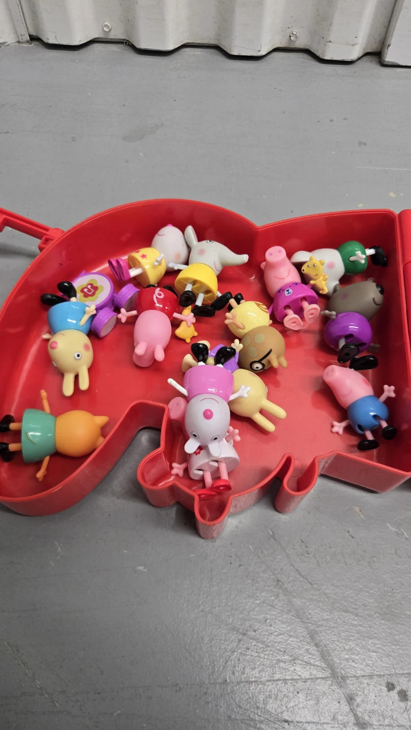 Peppa Pig Carry Case with Figurines - photo 3