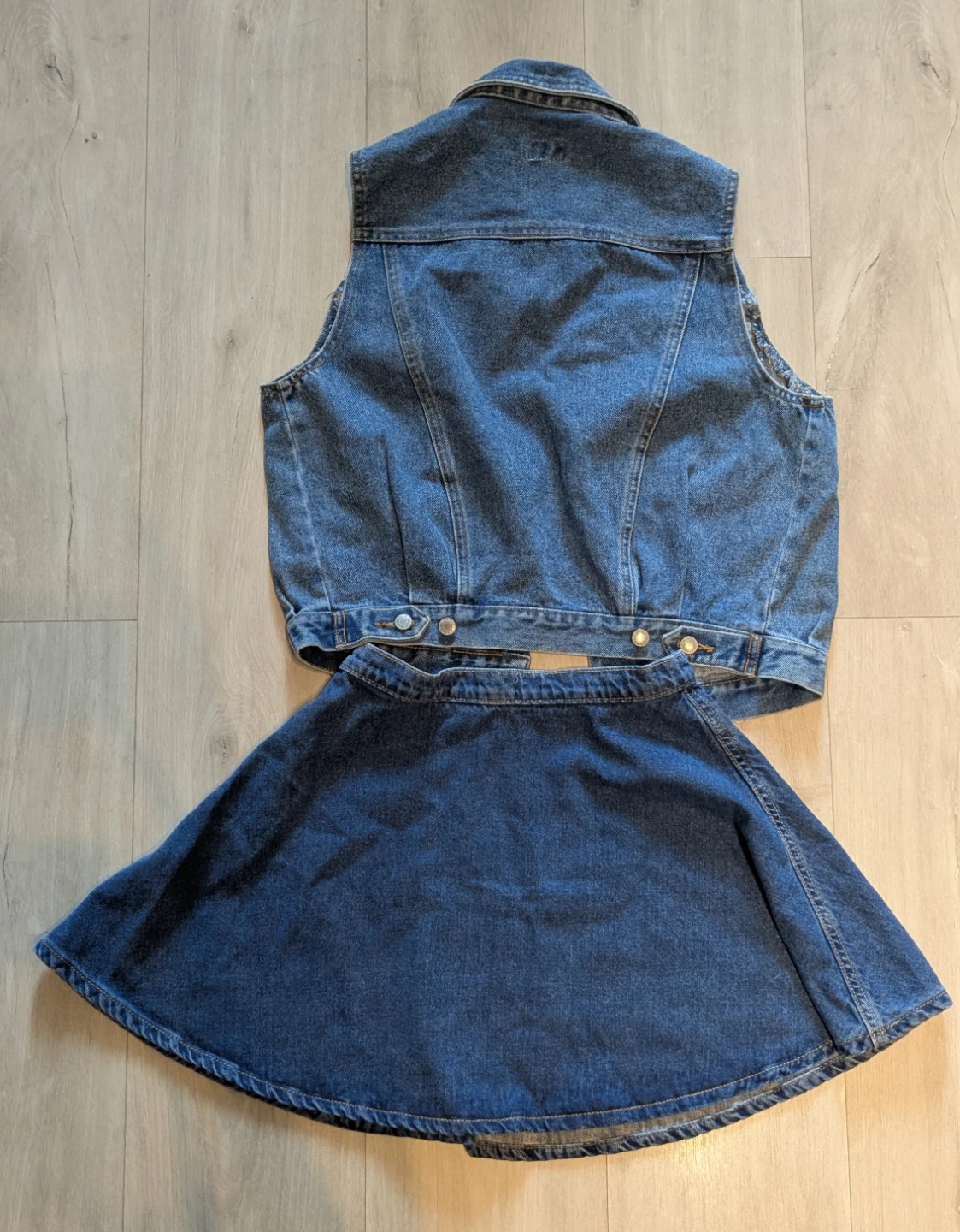 American Apparel Skirt & Espirit Vest - photo 2