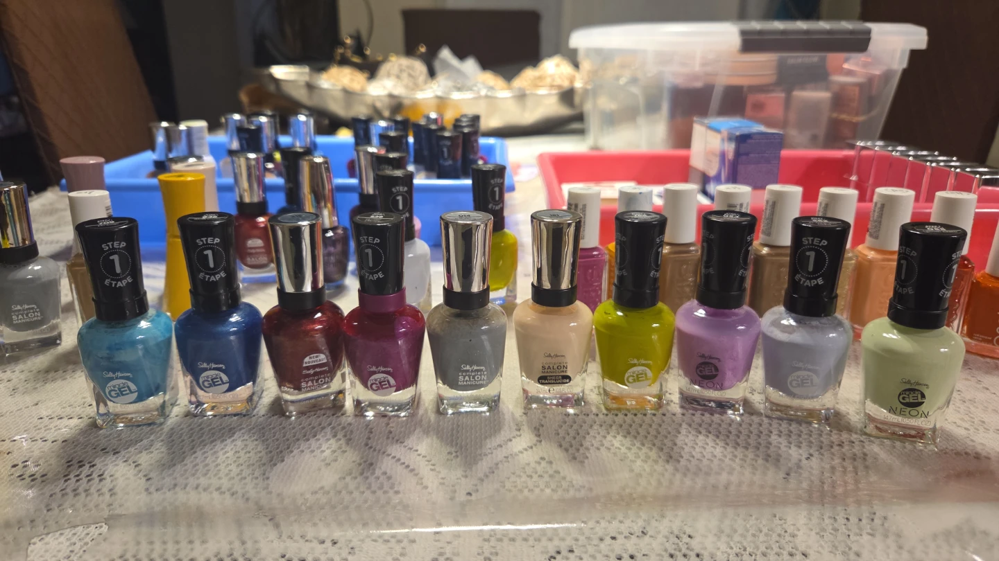Assorted Nail Polish Bottles - photo 4