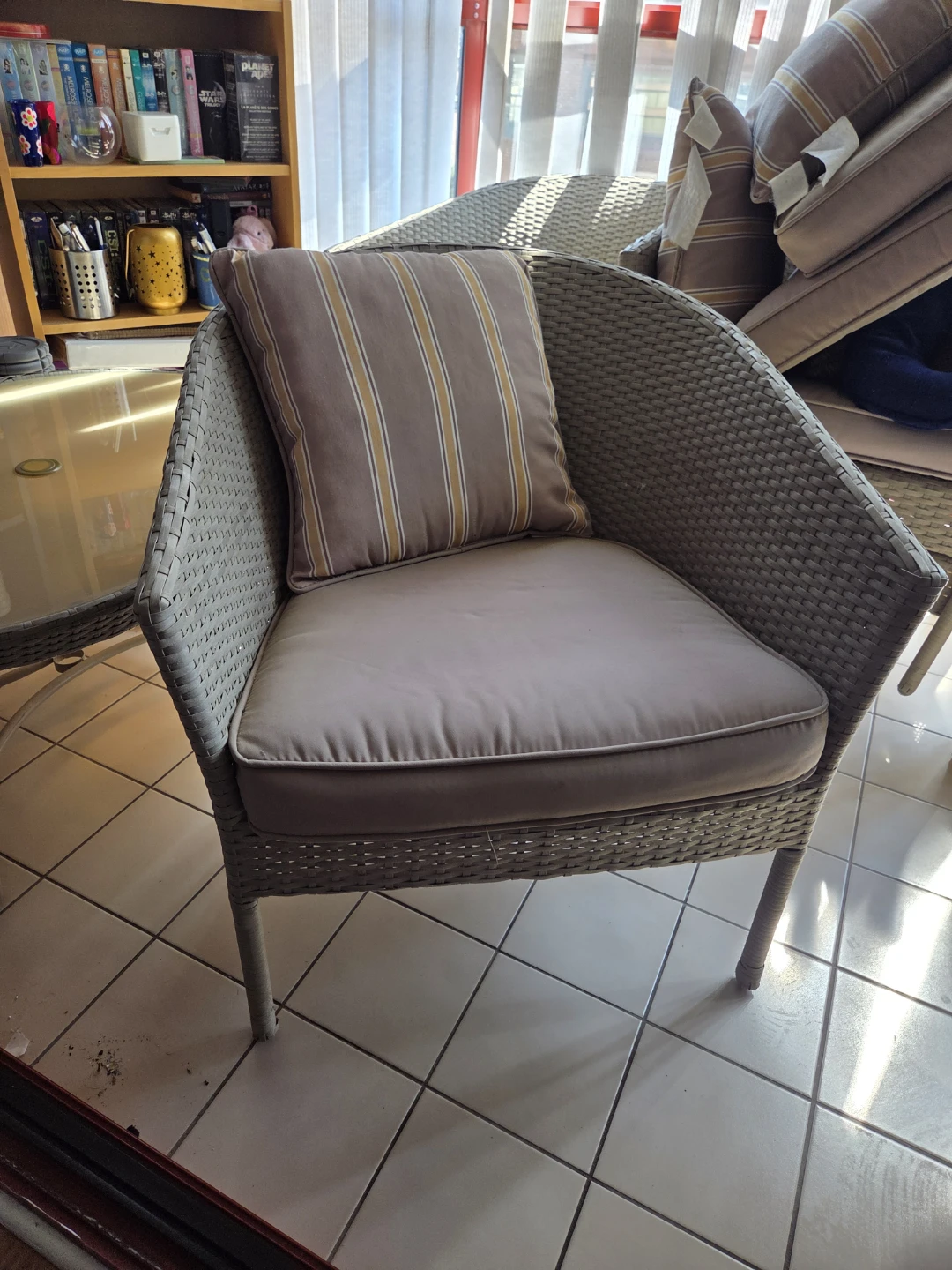 Wicker patio set with cushions - photo 3