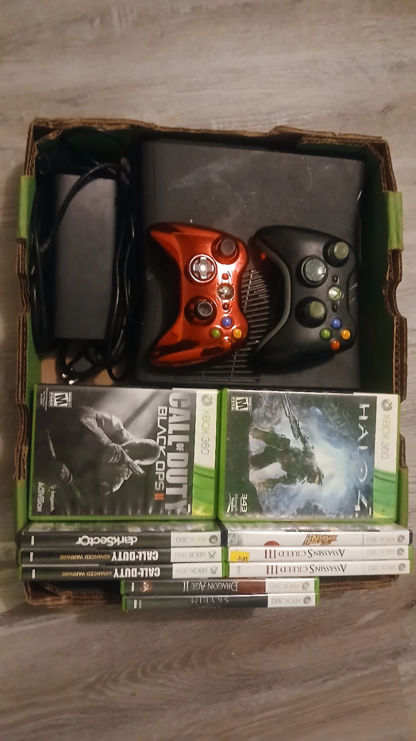 Xbox 360 S , 250 GB, 20+ Games , 2 Controllers