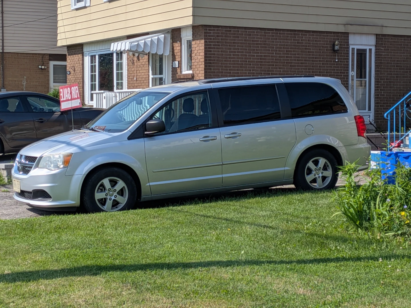 Silver Dodge Grand Caravan Minivan 2011