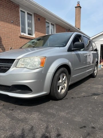 Silver Dodge Grand Caravan Minivan 2011 - photo 2