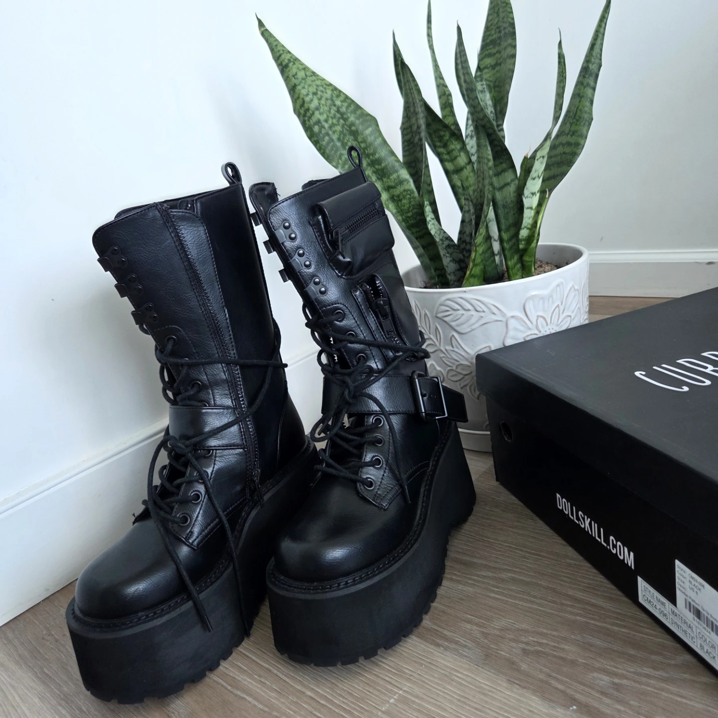 Black platform lace up combat boots with zipper and fun pockets😉 - photo 3
