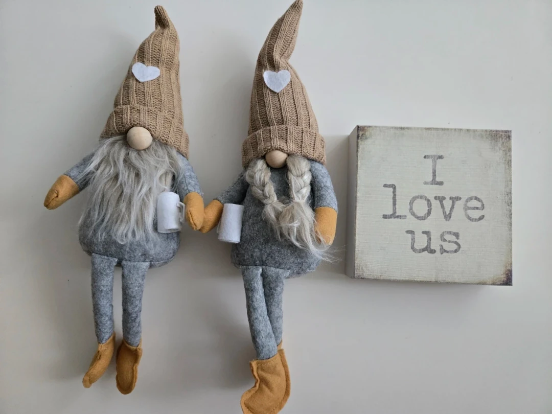 Pair of Gnomes and "I love us" Sign