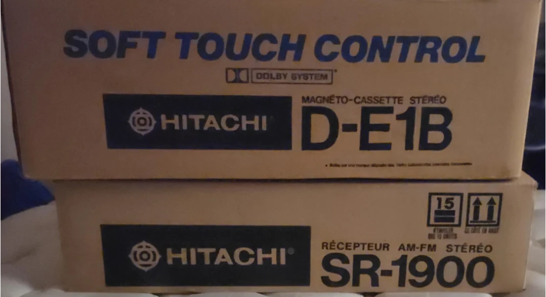 Hitachi SR-1900 AM-FM Stereo Receiver & D-E1B Cassette Deck