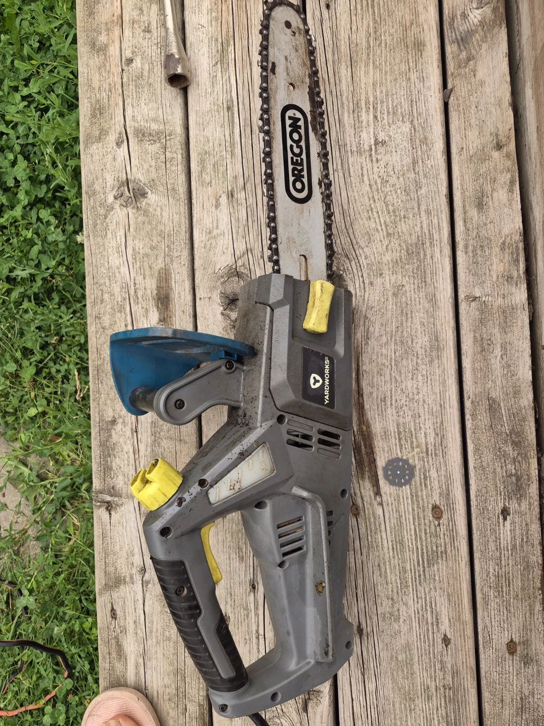 Yardworks Electric Chainsaw