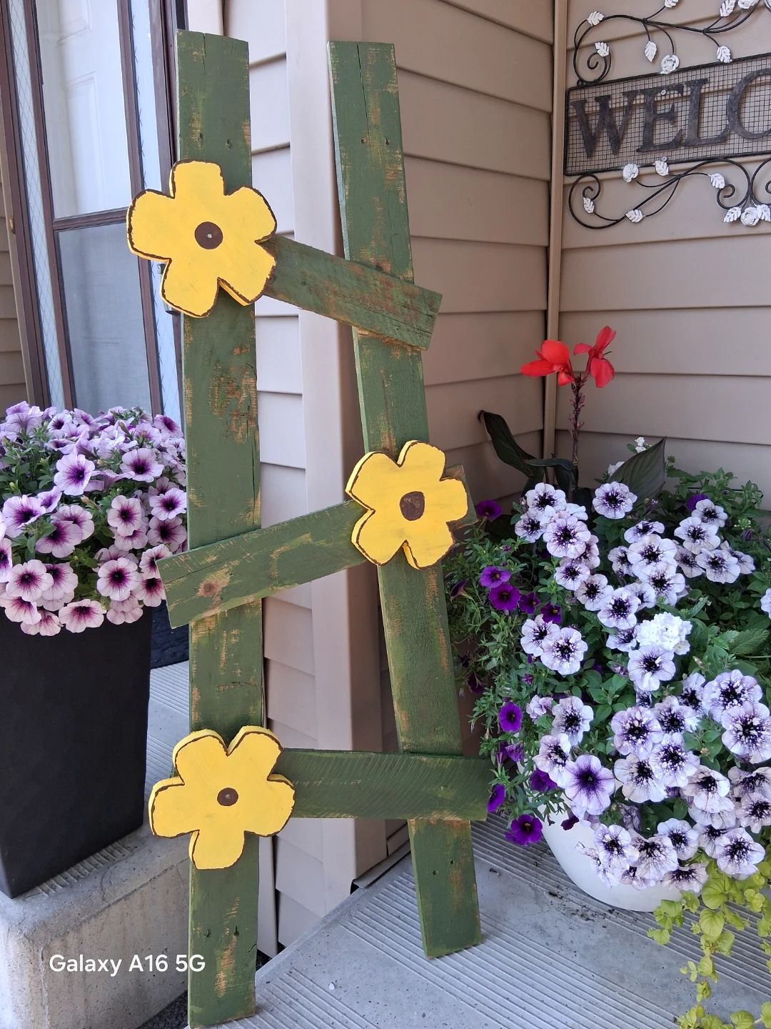 Decorative Wooden Ladder with Yellow Flowers - photo 4