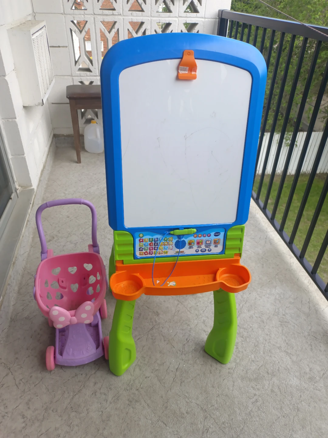 VTech Learn & Play Activity Easel with Shopping Cart Toy