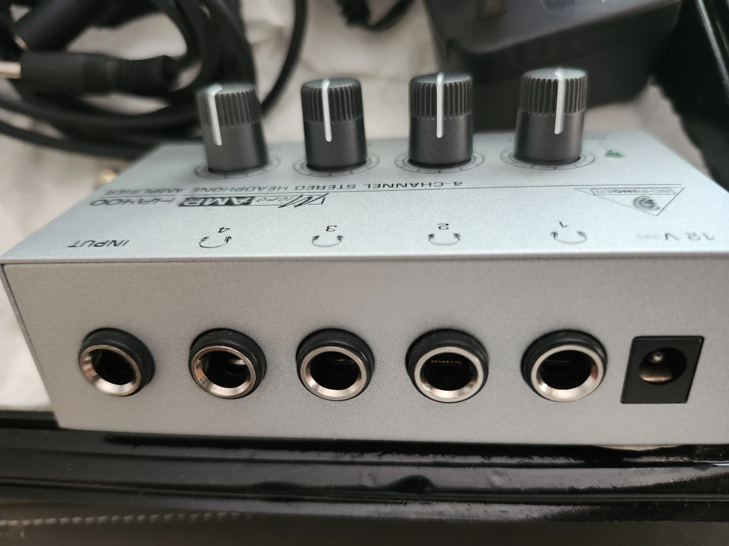 Behringer MicroAMP HA400 4-Channel Headphone Amplifier - photo 2
