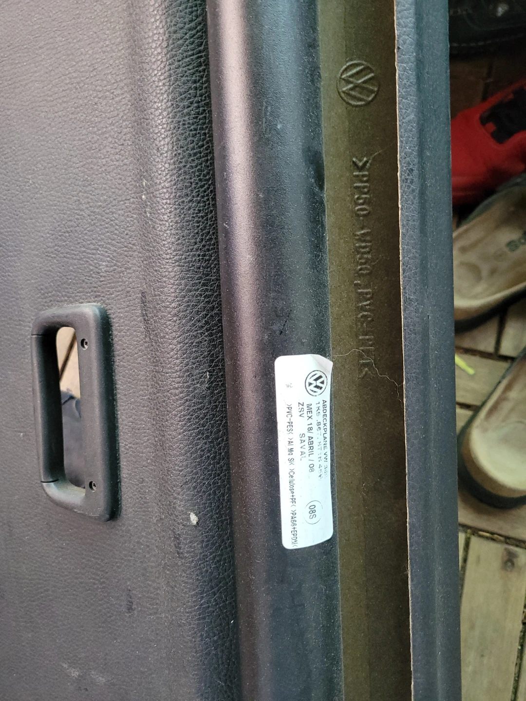 Volkswagen Trunk Cargo Cover - photo 2