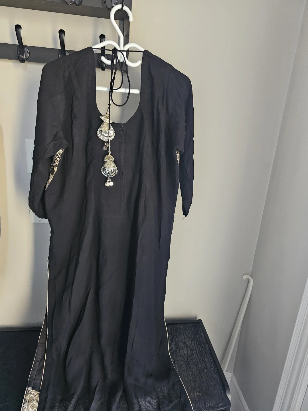 Black & Gold Embroidered Kurti - photo 2