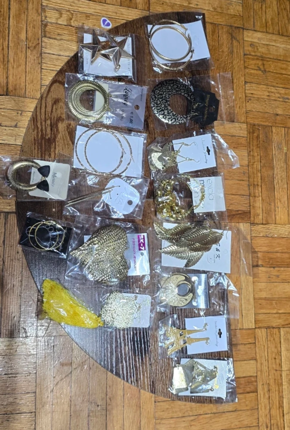 NEW $10 Lot of Gold-Tone Fashion Jewellery - photo 3