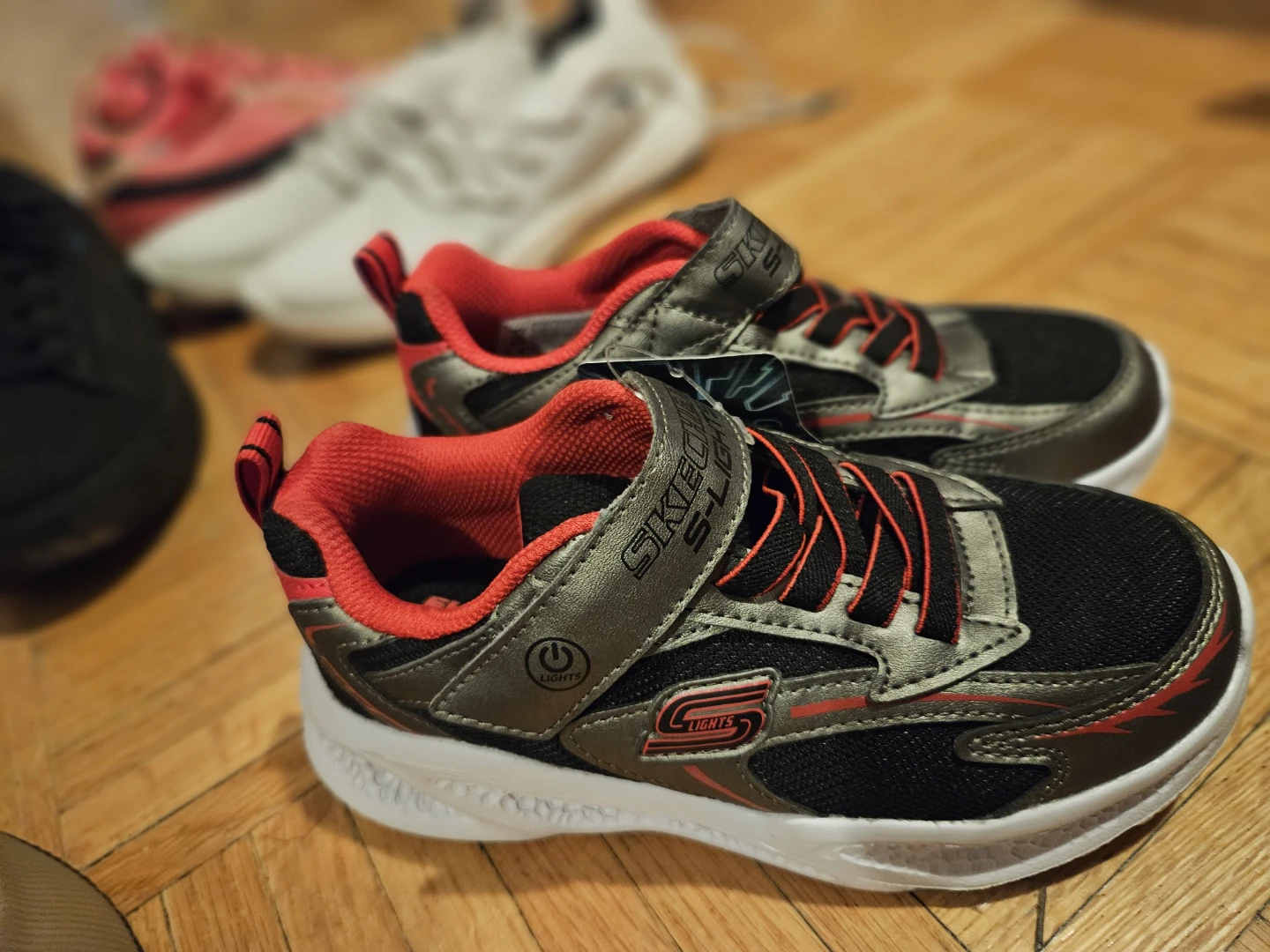 Skechers Boys Light up Sneakers size 13.5 - photo 2