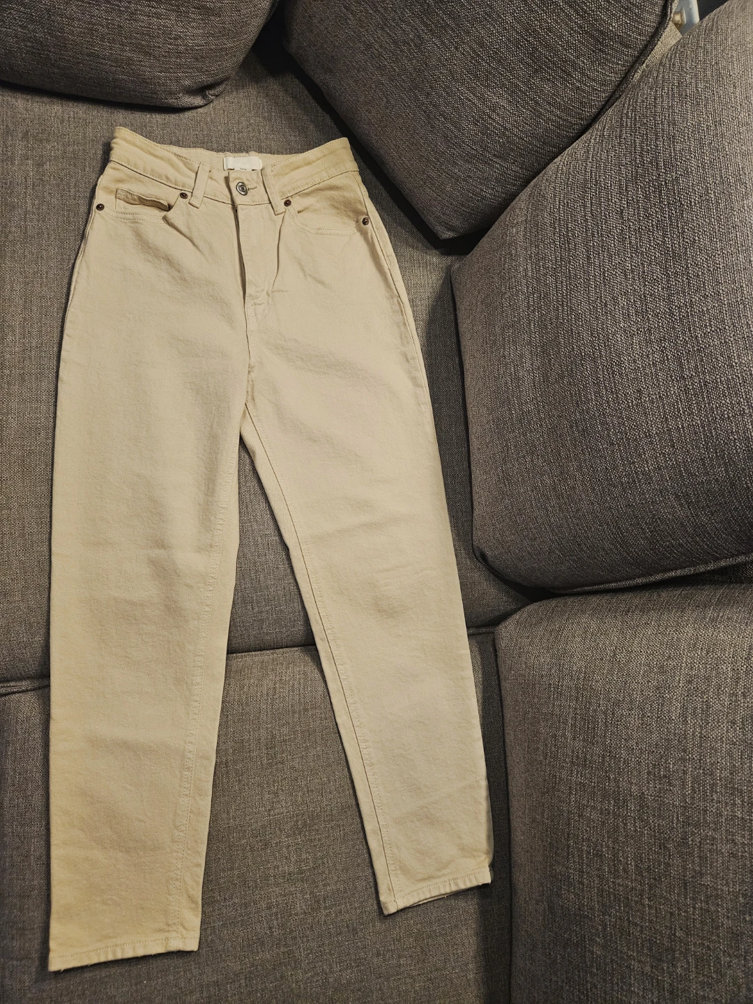 H&M Beige High-Waisted mom Jeans