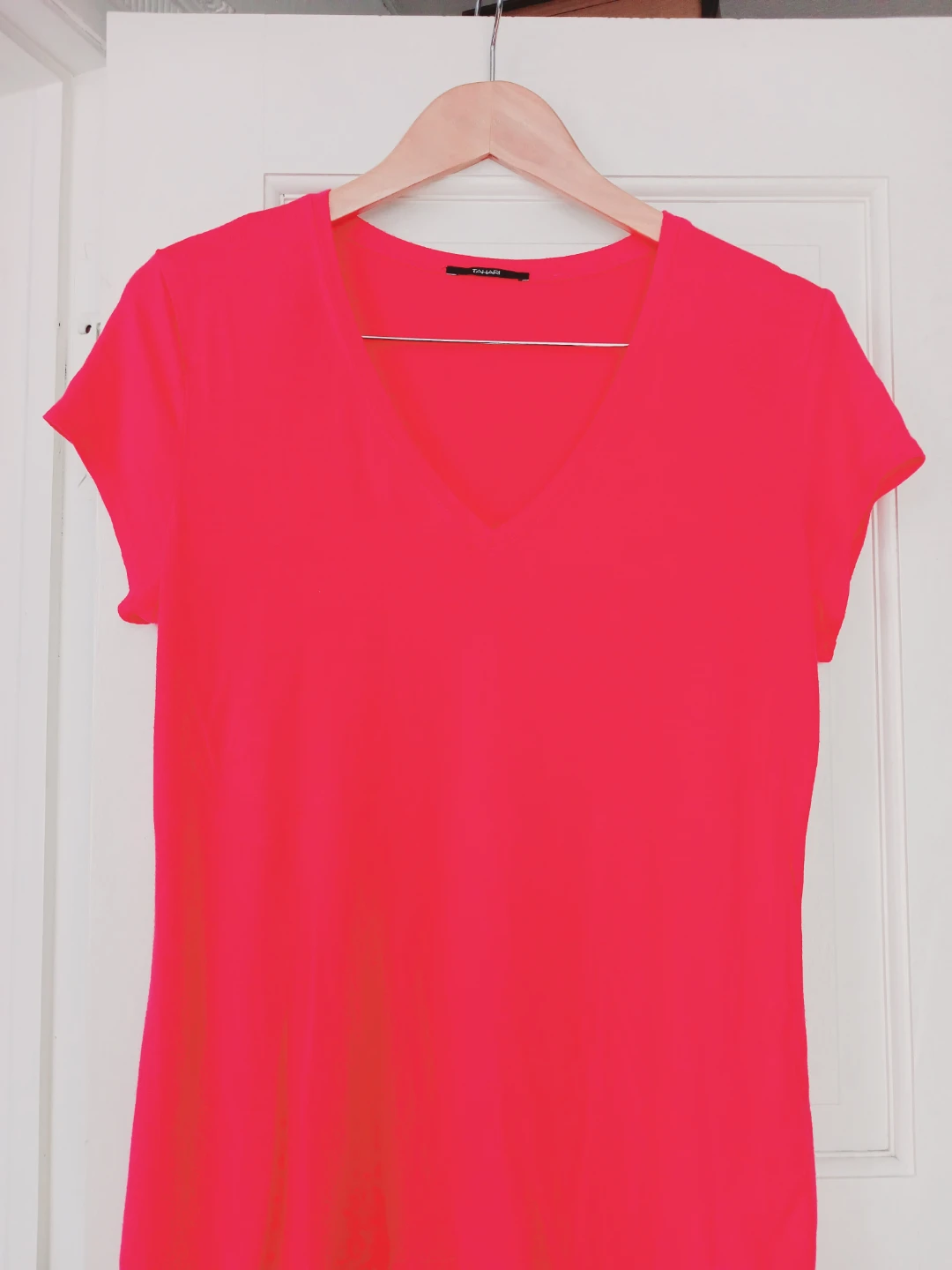Tahari V-Neck T-Shirt - Bright Pink. Size L. - photo 2