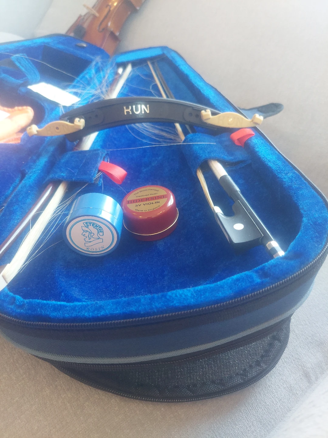Stentor Violin with carrying case and accessories - photo 5