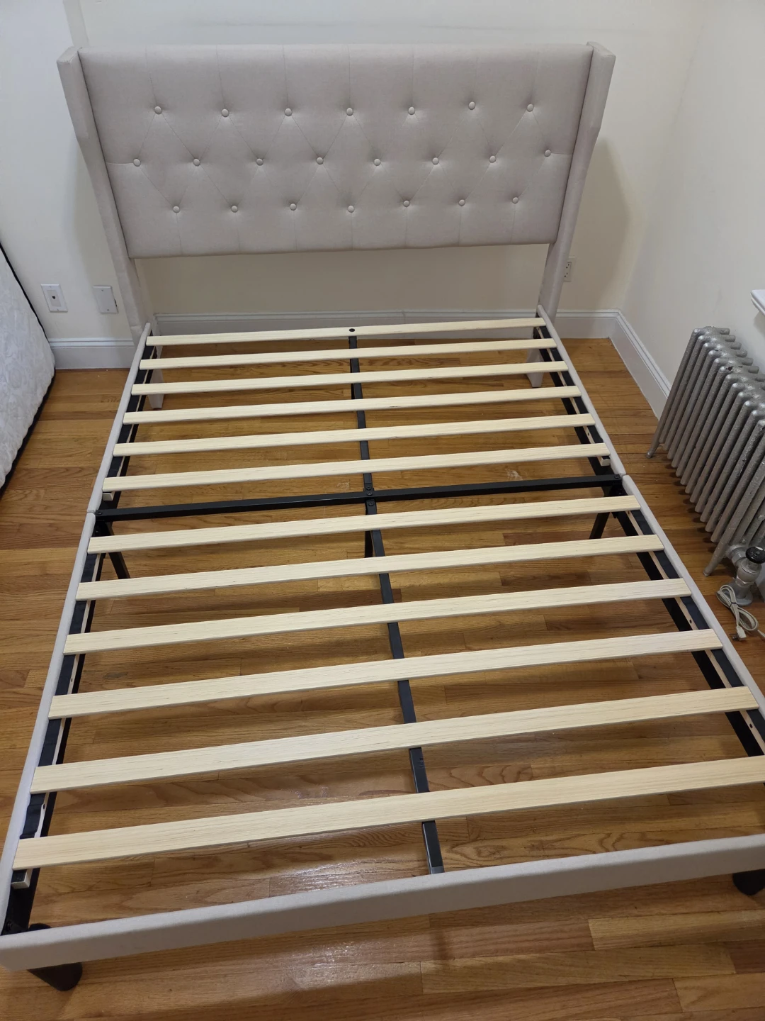 Bed frame with head board - photo 2