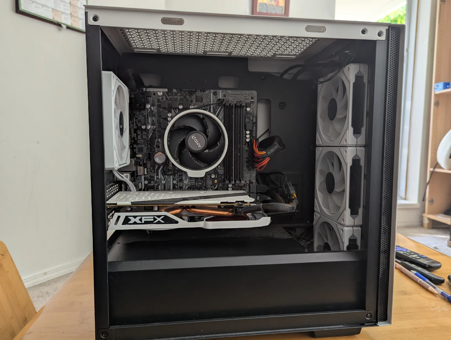 Desktop PC - AMD Ryzen 5 2600X, 16GB RAM