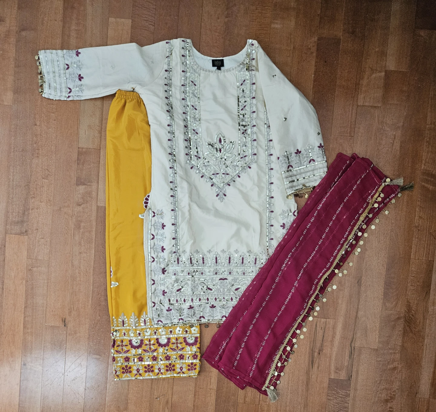 Women's Kurti and Pants Set-New With Tags