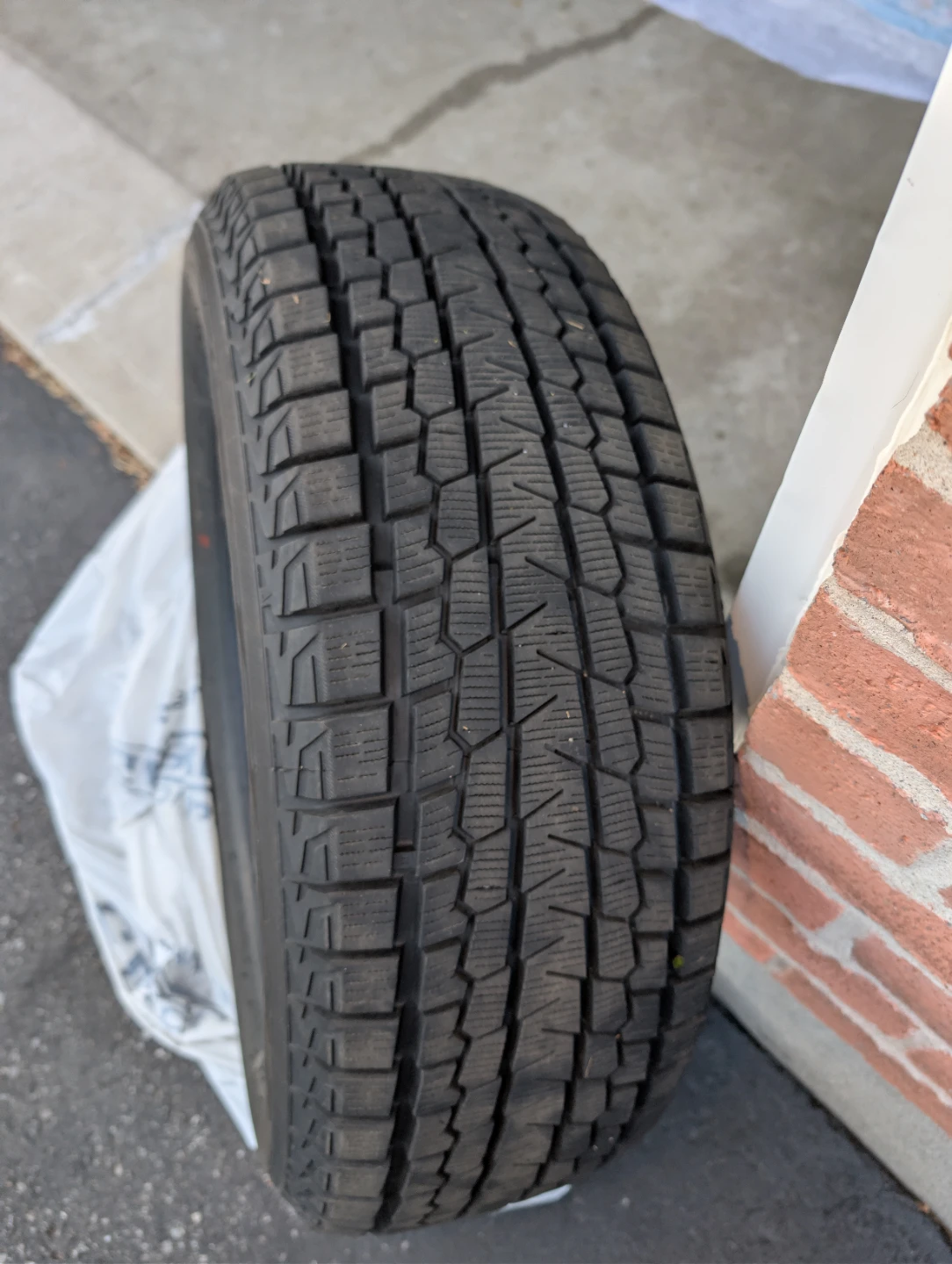 4x Yokohama ice guard Winter Tire 215/60/R17 96T - photo 3
