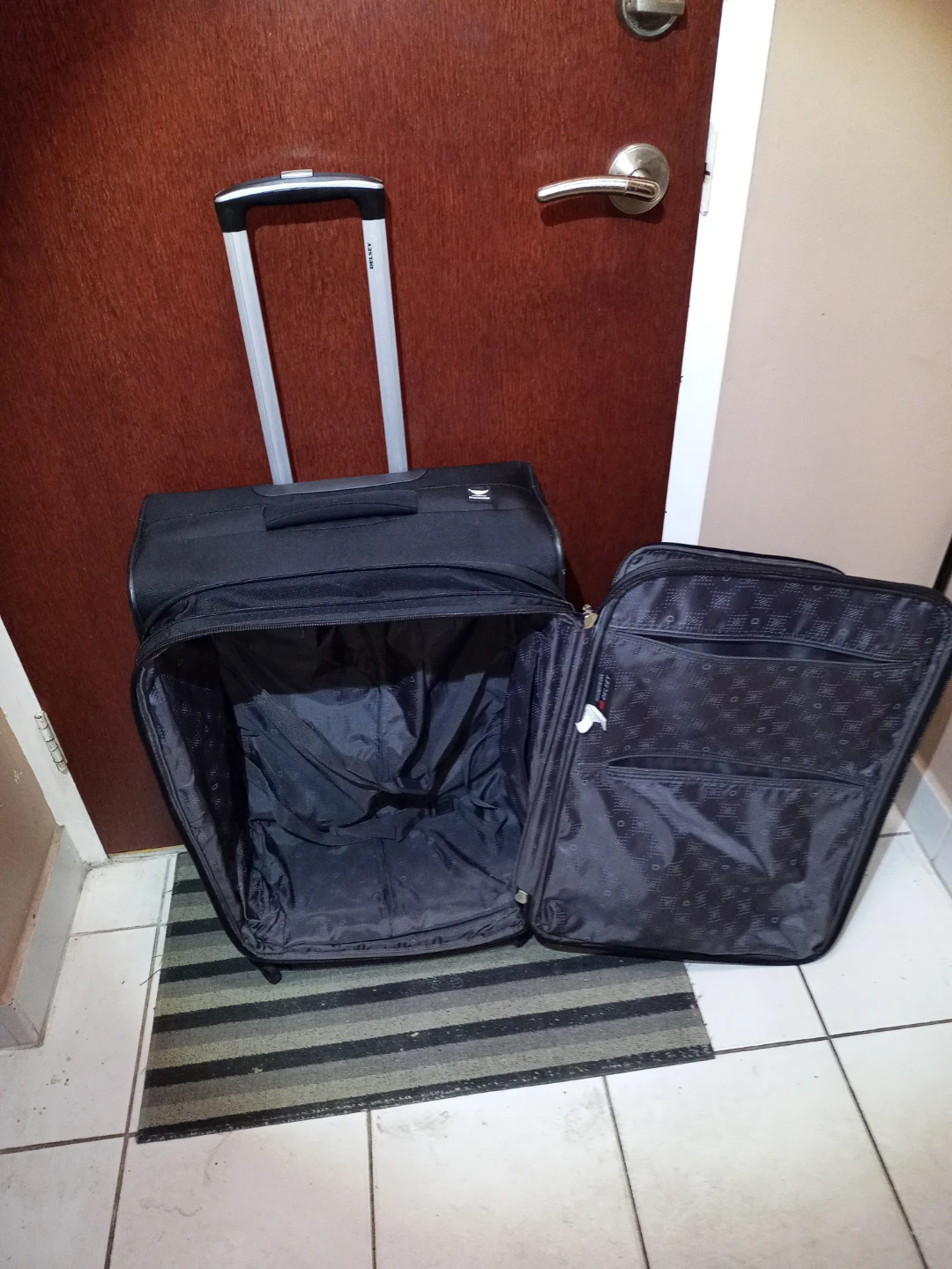 Delsey Luggage With Swivel Wheels - photo 2
