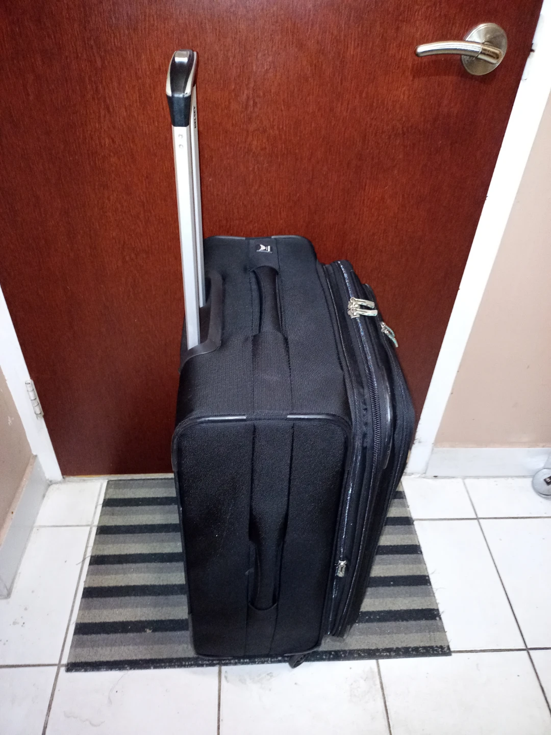Delsey Luggage With Swivel Wheels - photo 4