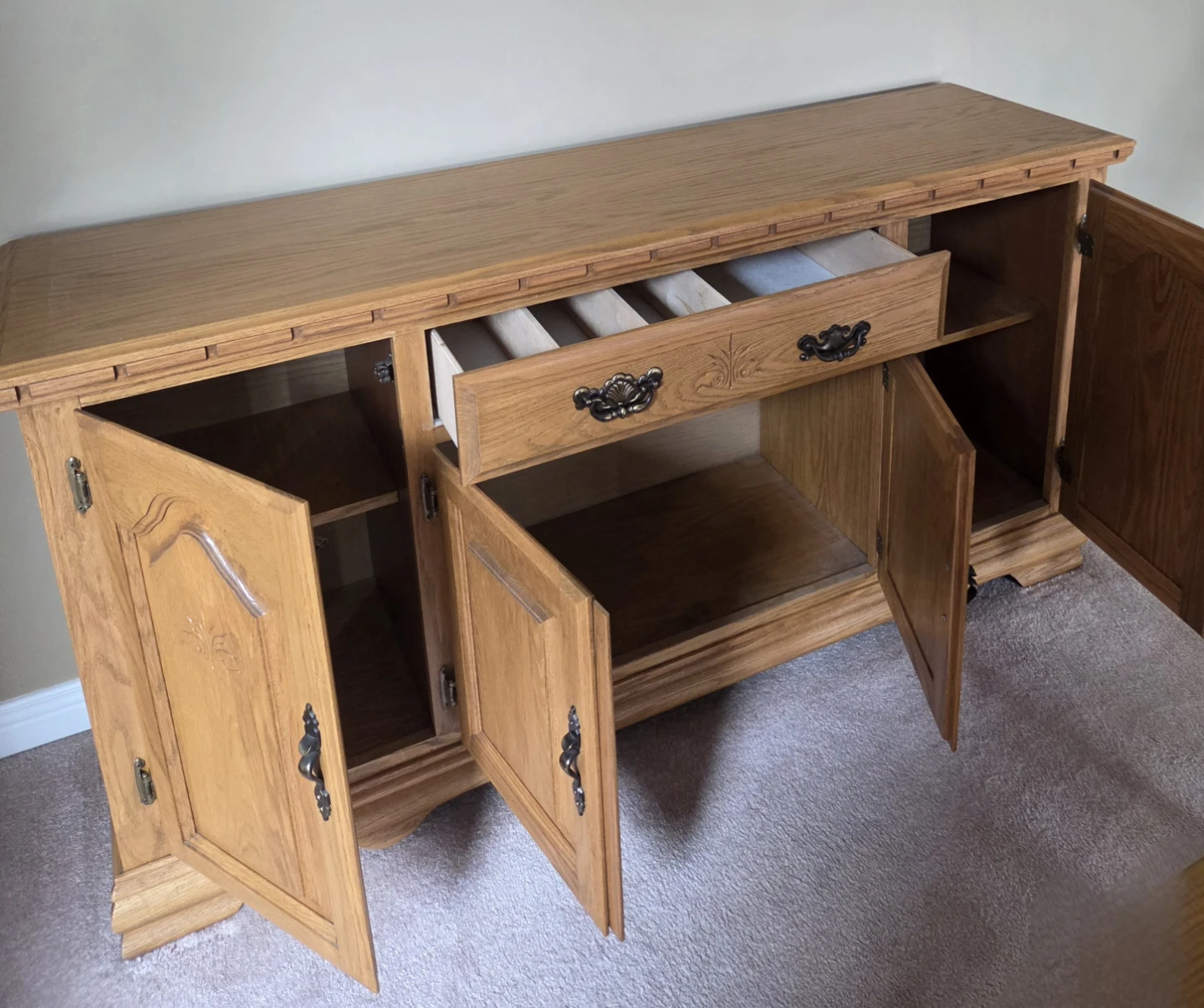 Buffet and Hutch - photo 4