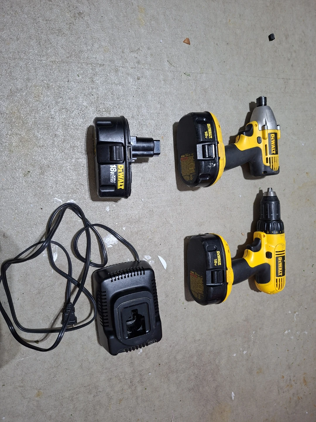 DeWalt 18V Cordless Drill and Impact Driver Combo Kit