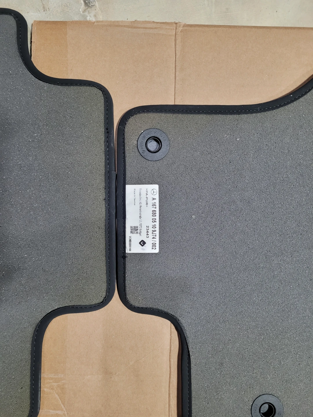 Original Mercedes Benz Carpeted Floor Mats for GLE 450 - photo 4