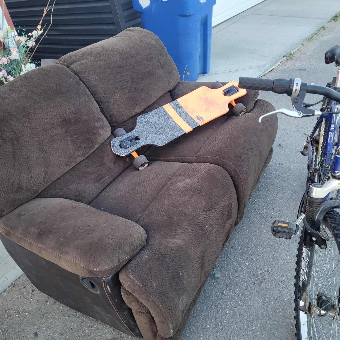 Brown Reclining Loveseat - photo 2