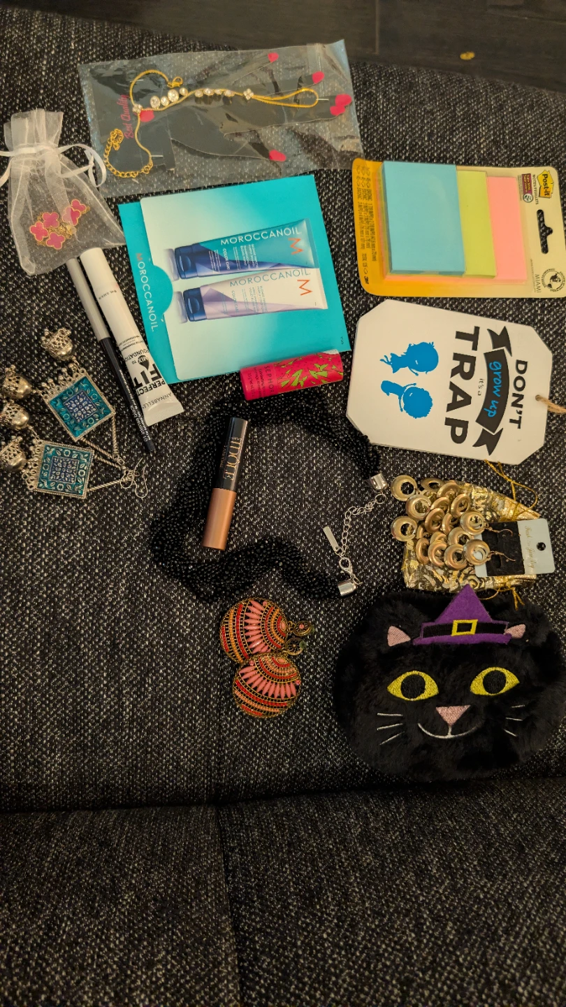 Mixed Gift Bundle – Beauty, Jewelry & Cute Accessories