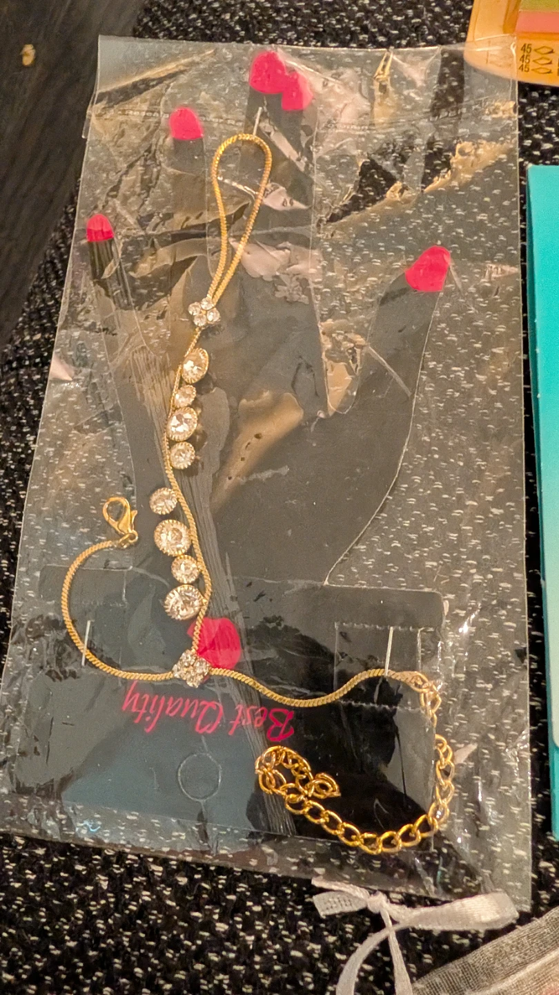 Mixed Gift Bundle – Beauty, Jewelry & Cute Accessories - photo 5