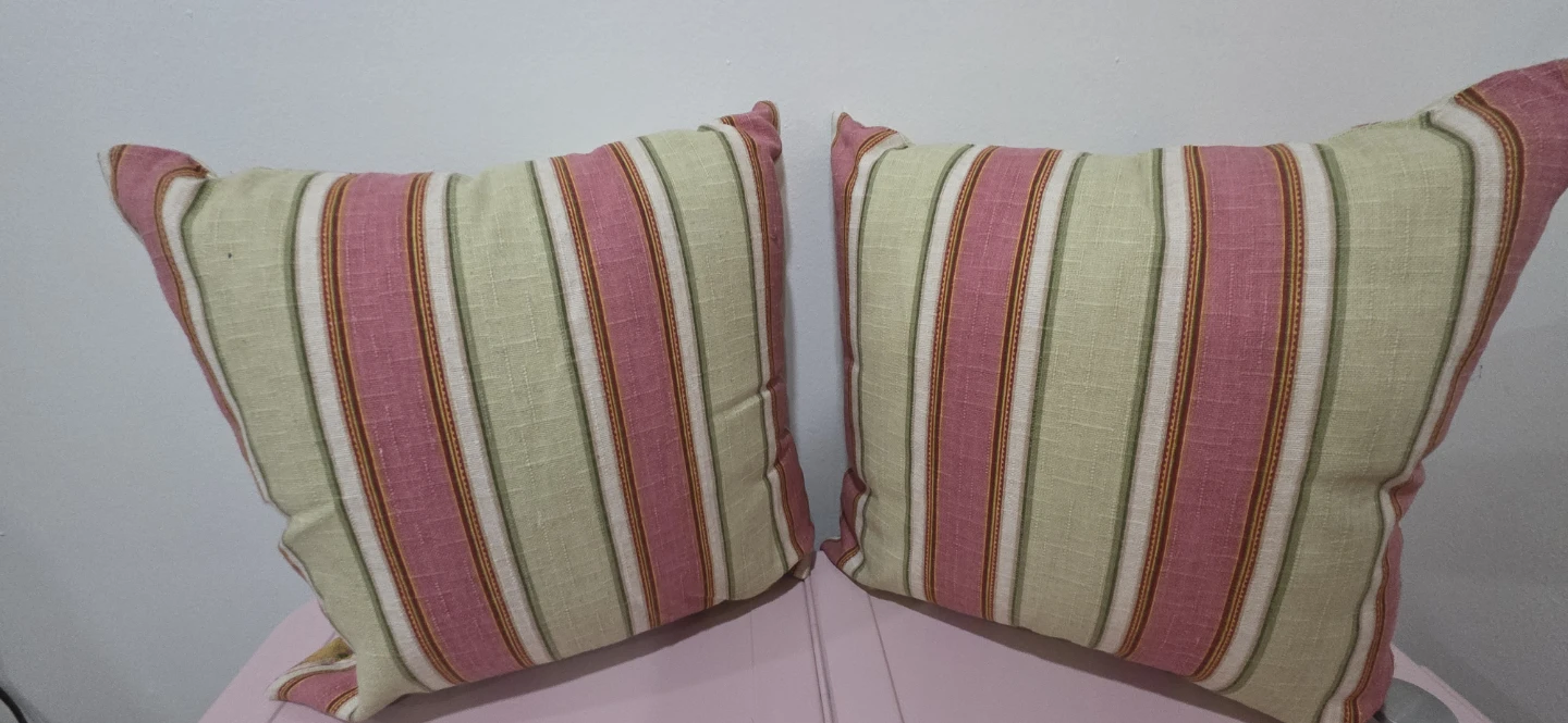 Set of 2 Throw Pillows - photo 2