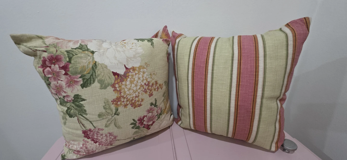 Set of 2 Throw Pillows - photo 3