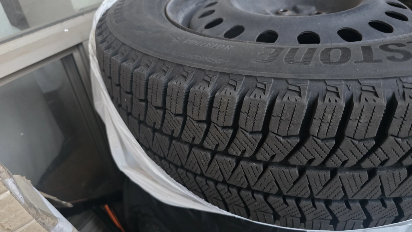 Bridgestone Winter Tire with Rim - photo 2