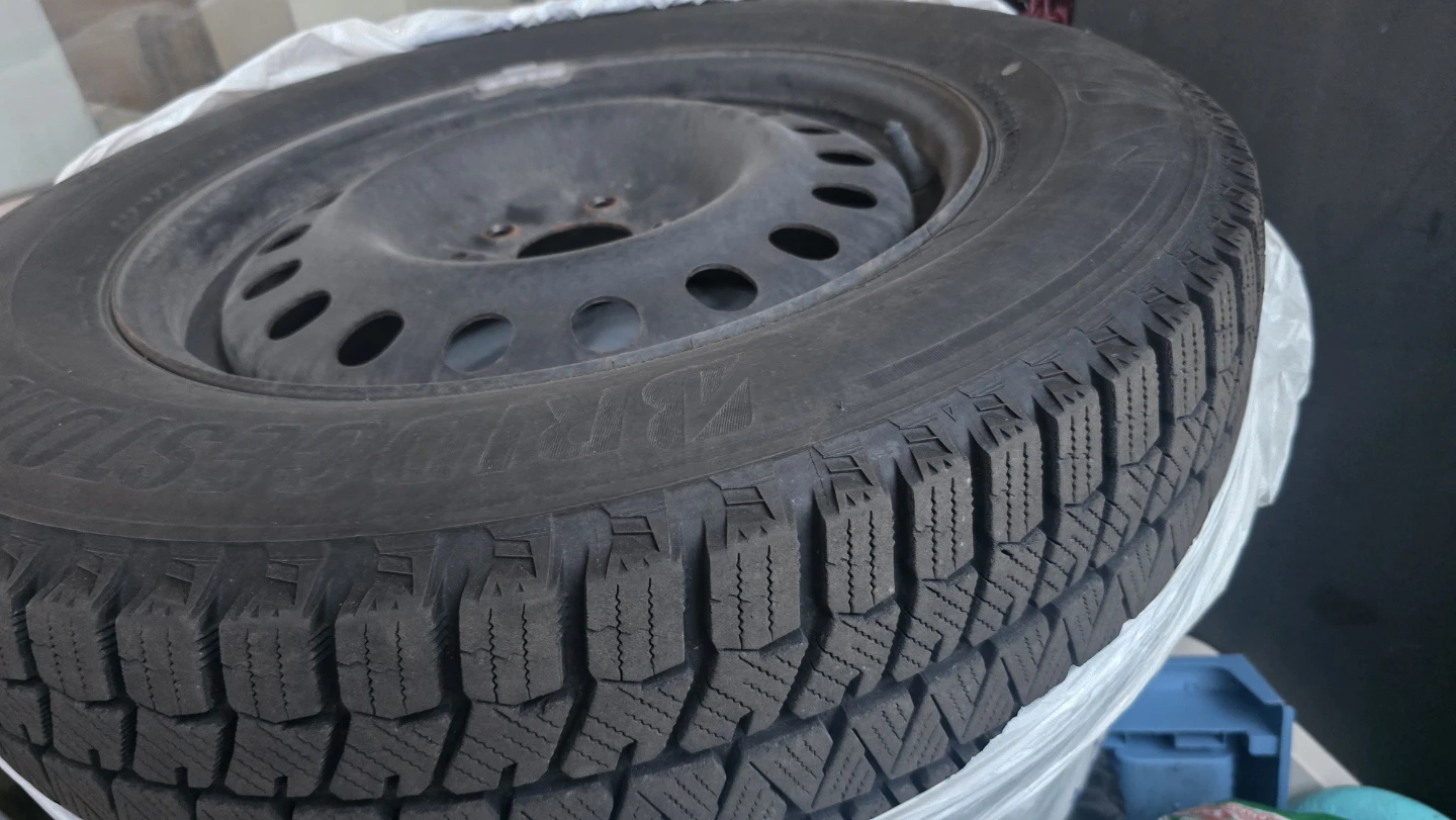 Bridgestone Winter Tire with Rim - photo 3